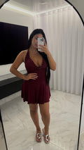 Vestido escote drapeado burdeos