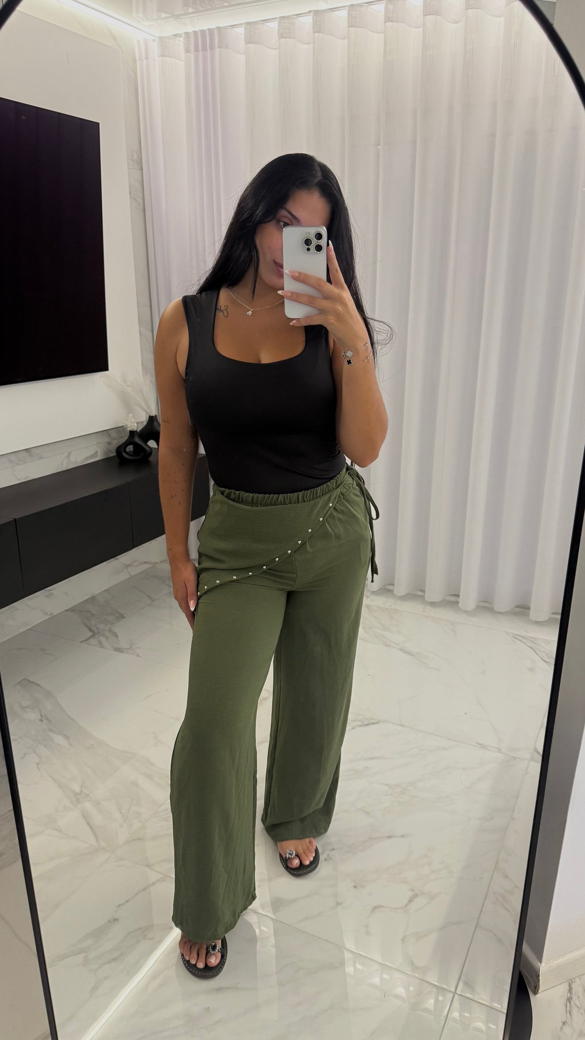 Pantalón tachuelas verde